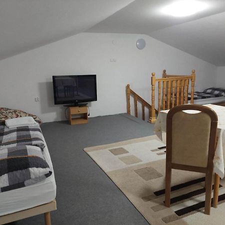 Naty Apartman Haniska Exteriör bild