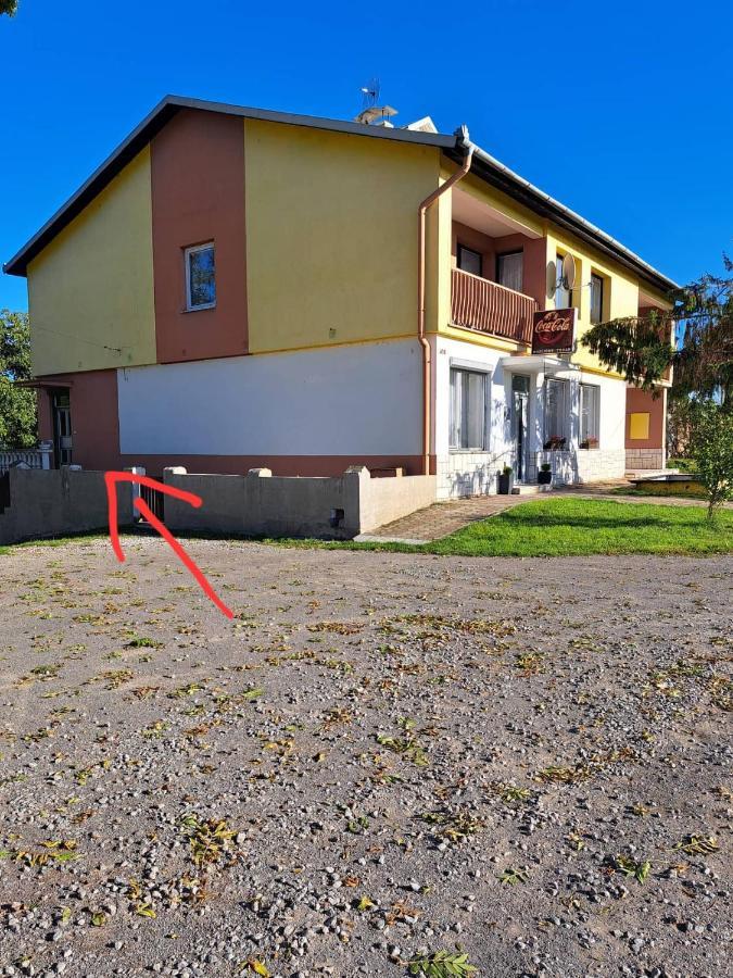 Naty Apartman Haniska Exteriör bild